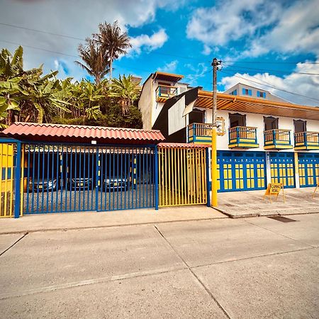 Hospedaje Camino Real A 150 Mts Del Centro 萨兰托 外观 照片