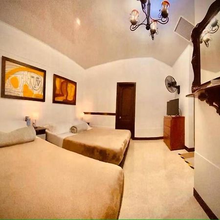 Hospedaje Camino Real A 150 Mts Del Centro 萨兰托 外观 照片