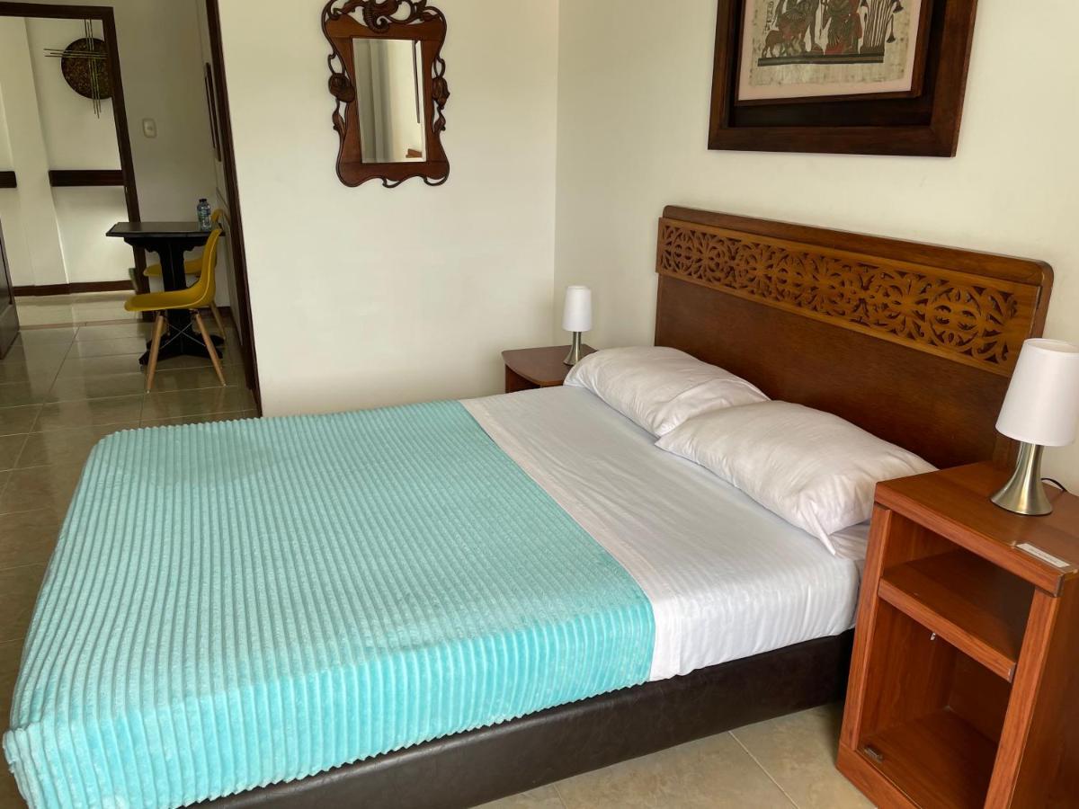 Hospedaje Camino Real A 150 Mts Del Centro 萨兰托 外观 照片