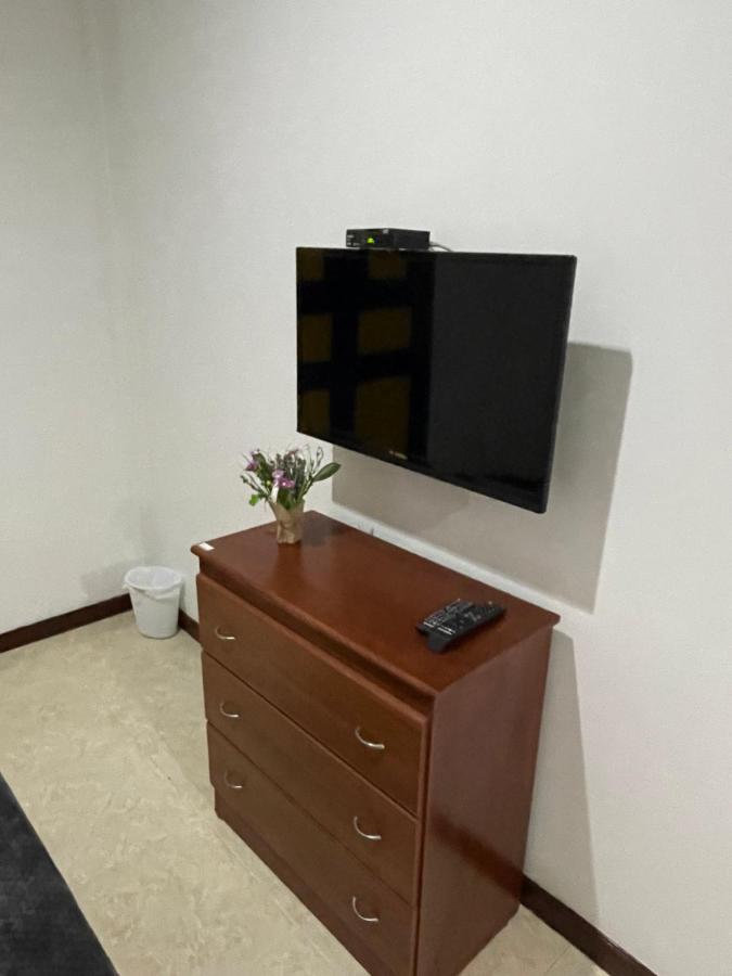 Hospedaje Camino Real A 150 Mts Del Centro 萨兰托 外观 照片