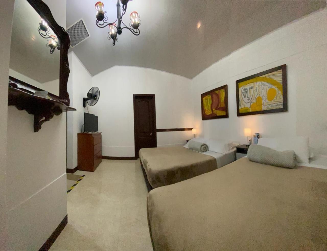 Hospedaje Camino Real A 150 Mts Del Centro 萨兰托 外观 照片